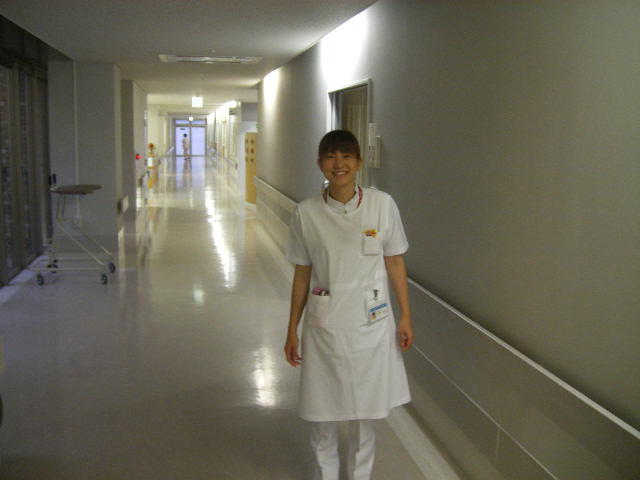 ishikawa-byouin-one-nurse-with-shoes.jpg